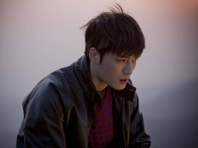 Giúp vợ chưa cưới chuyển phòng, tôi bàng hoàng khi đọc được tờ giấy bí mật