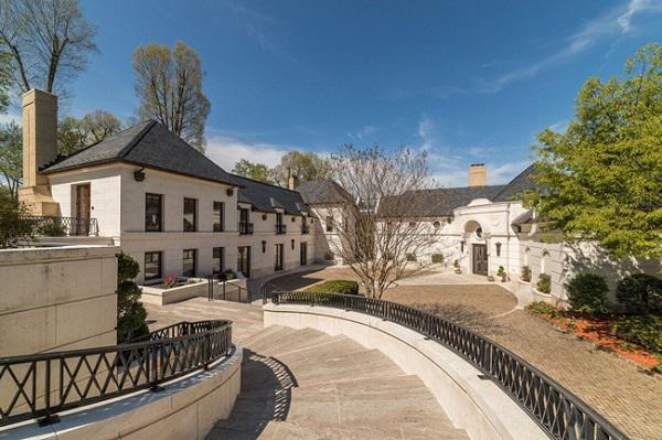 co gi trong can biet thu dat gap 3 lan nha cua ty phu giau nhat hanh tinh? - 9