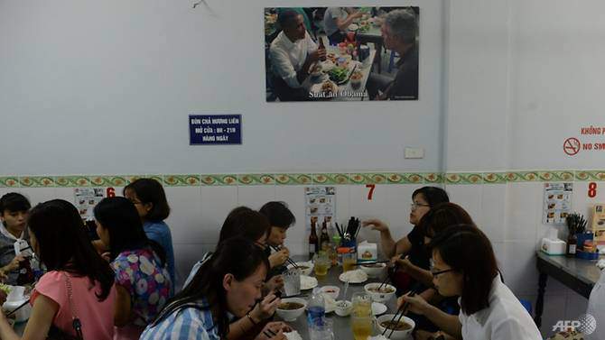 Chủ quán amp;#34;bún chả Obamaamp;#34; sốc khi biết đầu bếp nổi tiếng TG từng đến quán ăn đã tự sát - 2