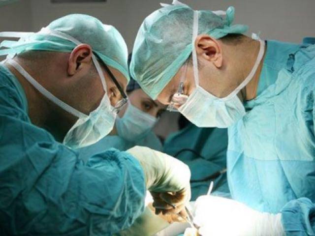 Đến bệnh viện mổ đẻ, mẹ chết sững khi bác sĩ nói không hề mang thai