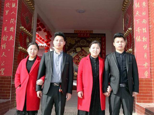 Anh chồng ôm nhầm em dâu vì quá giống, hai cặp sinh đôi đã có quyết định táo bạo