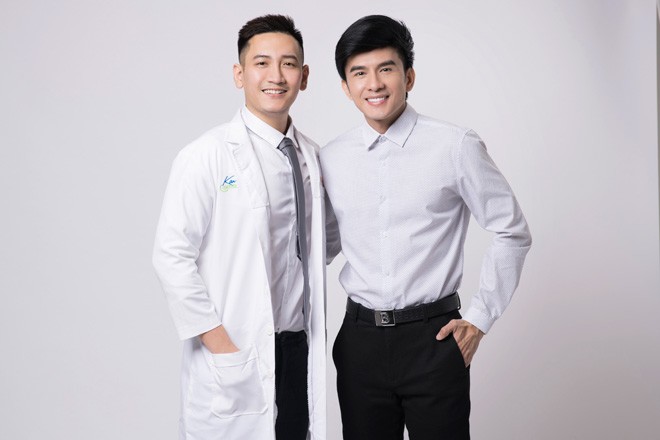 Đan Trường bất ngờ khoe hàm răng trắng sáng bên cạnh chàng nha sĩ điển trai - 3