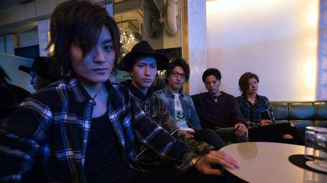 Góc khuất của amp;#34;trai thẳngamp;#34; chấp nhận amp;#34;mua vuiamp;#34; cho khách hàng đồng tính - 1