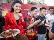 Sao Việt - Phi Nhung, Phương Ly cùng ca sĩ đội mưa khuấy động sự kiện tại Hà Nội