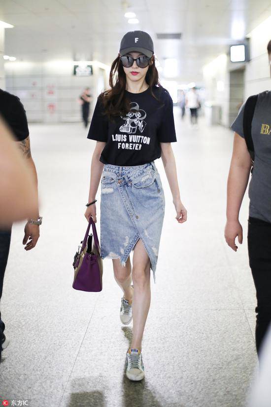 Chán kiểu jeans ngoan hiền, các cô gái trẻ thích chơi trội với loạt jeans khác người - 10