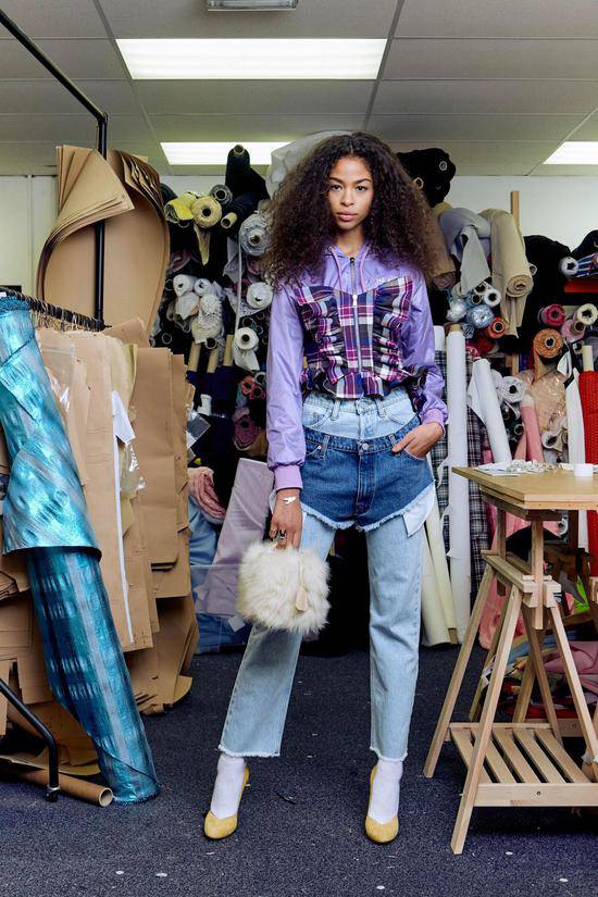 Chán kiểu jeans ngoan hiền, các cô gái trẻ thích chơi trội với loạt jeans khác người - 18