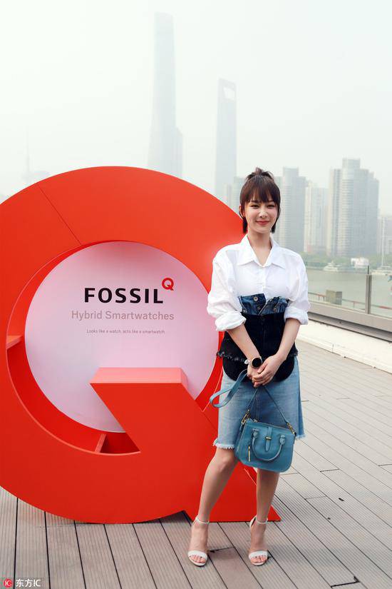 Chán kiểu jeans ngoan hiền, các cô gái trẻ thích chơi trội với loạt jeans khác người - 19