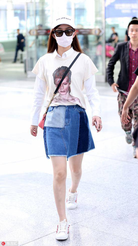 Chán kiểu jeans ngoan hiền, các cô gái trẻ thích chơi trội với loạt jeans khác người - 2