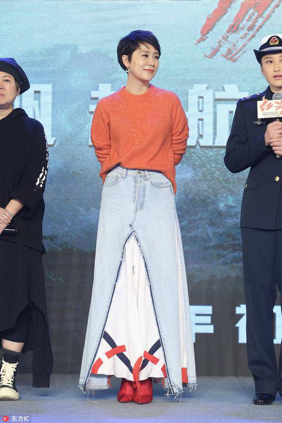 Chán kiểu jeans ngoan hiền, các cô gái trẻ thích chơi trội với loạt jeans khác người - 4