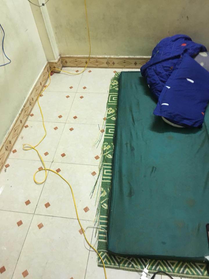 Đăng clip tố bạn cắt chiếu, bẻ chổi chia đồ khi chuyển nhà, chàng trai bất ngờ bị chỉ trích - 2