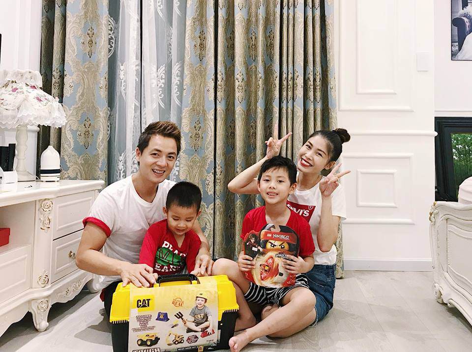 Con nằm điều hoà không ốm: Bí kíp ở cách để nhiệt độ phòng của hotmom Thuỷ Anh - 1