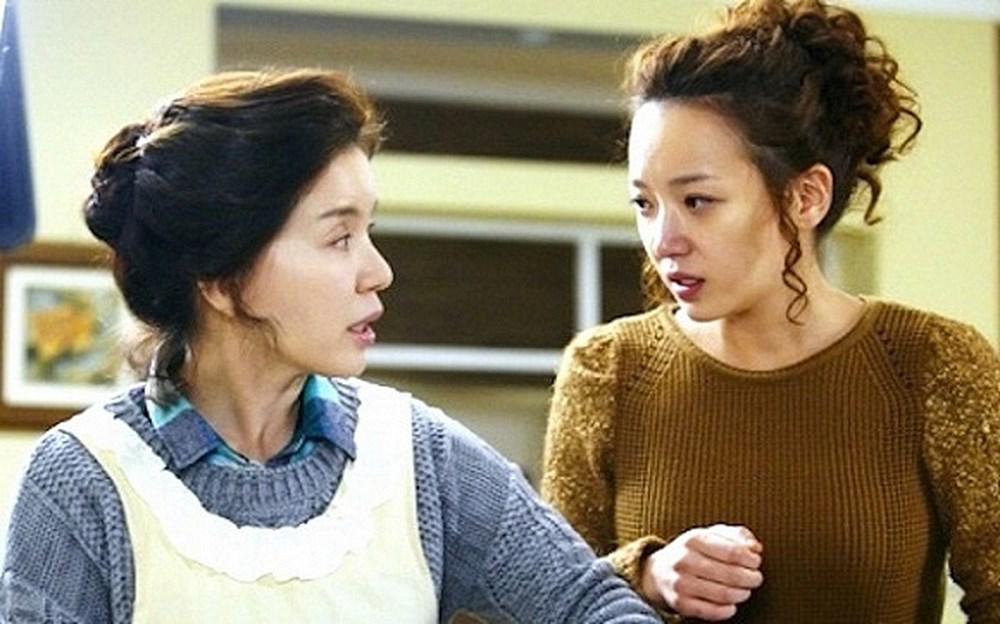 Cùng cảnh bầu bí: Dâu út bị ghẻ lạnh như osin, dâu lớn được mẹ chồng chăm hết mực - 2