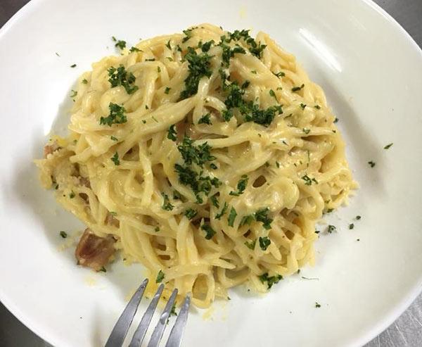 Hí hửng khoe mâm cơm “con trai nấu”, thanh niên không ngờ bị dân mạng cho amp;#34;gáo nước lạnh” - 11