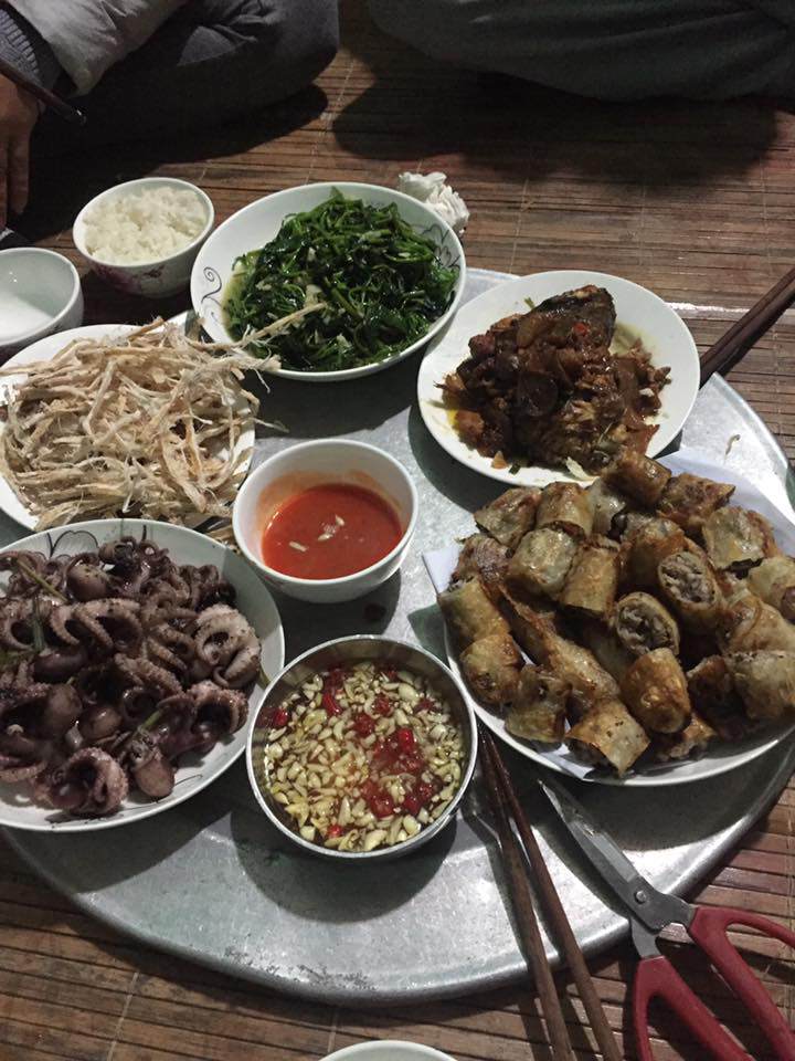 Hí hửng khoe mâm cơm “con trai nấu”, thanh niên không ngờ bị dân mạng cho amp;#34;gáo nước lạnh” - 7