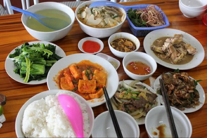 Hí hửng khoe mâm cơm “con trai nấu”, thanh niên không ngờ bị dân mạng cho amp;#34;gáo nước lạnh” - 10