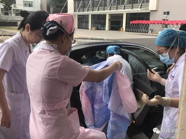 Không hề biết mang thai tháng cuối vì béo, người phụ nữ đẻ rơi con ngay trên ô tô - 2