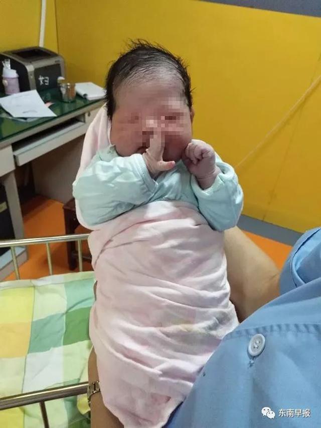 Không hề biết mang thai tháng cuối vì béo, người phụ nữ đẻ rơi con ngay trên ô tô - 3