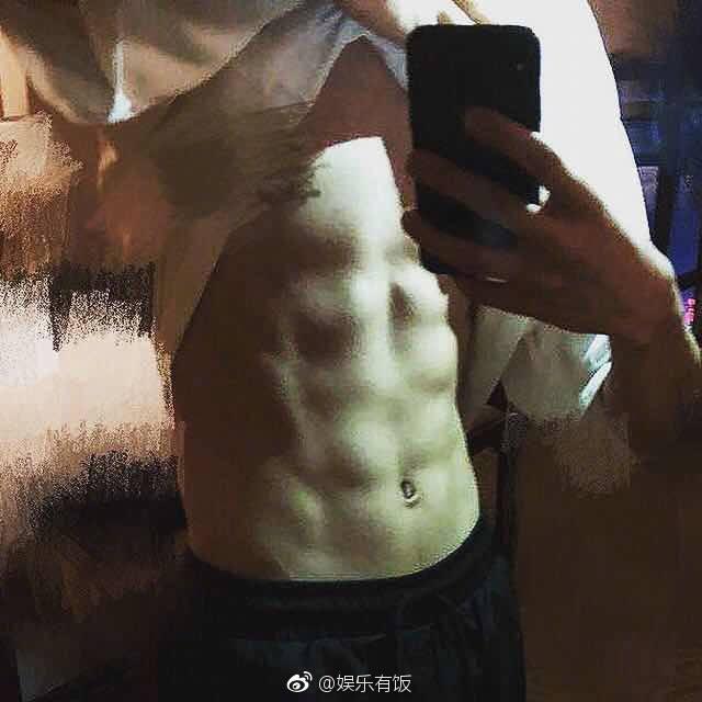 Ngôi sao 24/7: Nghệ sĩ TVB tặng vòng vàng nặng amp;#34;trĩu cổ, trĩu tayamp;#34; cho con dâu trong ngày cưới - 5