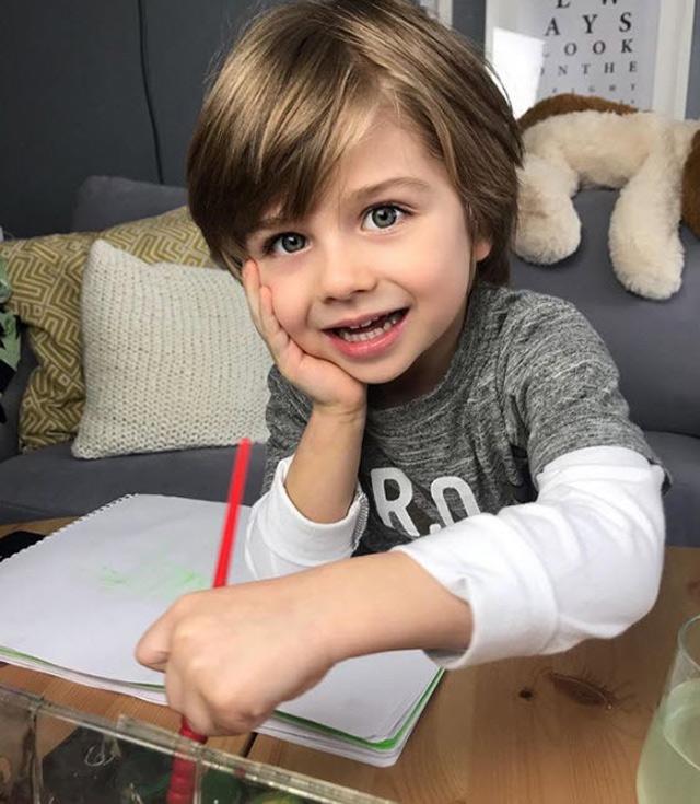 Soái ca nhí đốn tim dân mạng khi đi cắt tóc, bố mẹ bé mới thực sự gây choáng - 17