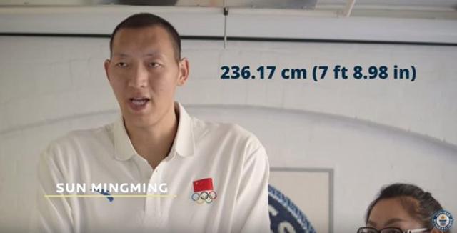 Cặp vợ chồng cao tổng cộng hơn 4m, giường cưới phải thiết kế đặc biệt mới vừa - 2