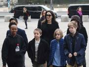 Giải trí - Angelina Jolie cấm bọn trẻ gặp Brad Pitt, tòa án dọa sẽ truất quyền nuôi con của cô
