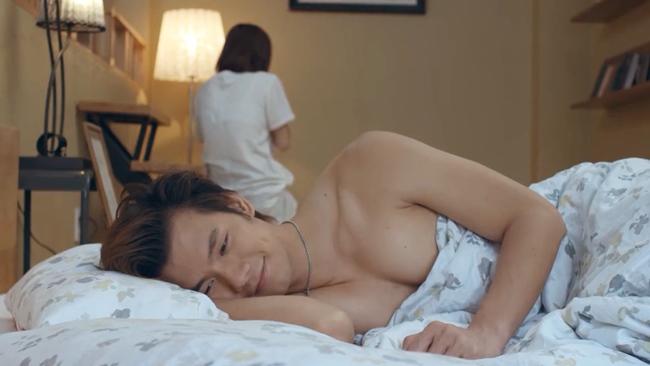 Tỉnh dậy trên giường Nhan Phúc Vinh, Nhã Phương nhận ngay điện thoại của amp;#34;bạn traiamp;#34; - 11