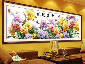 Mách cách treo tranh thêu chữ thập trong nhà hợp phong thủy để gia đình luôn gặp may mắn