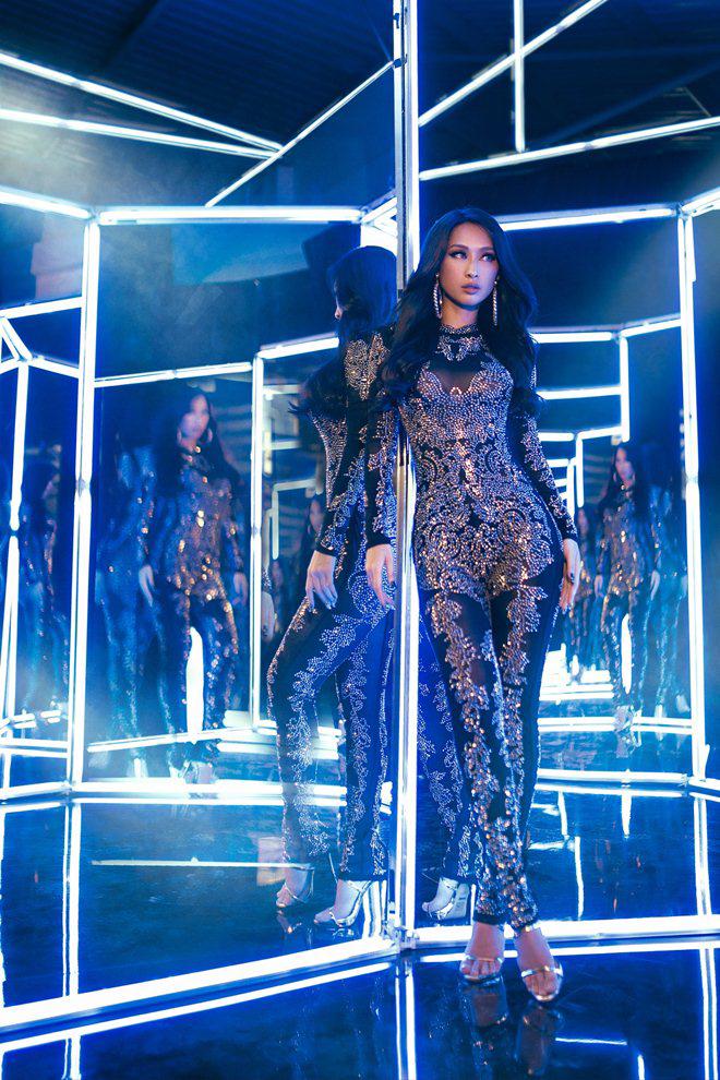 Diễn viên amp;#34;Hương Gaamp;#34; Hiếu Nguyễn cởi trần bên amp;#34;biểu tượng sexy làng mốtamp;#34; Quỳnh Thy - 6