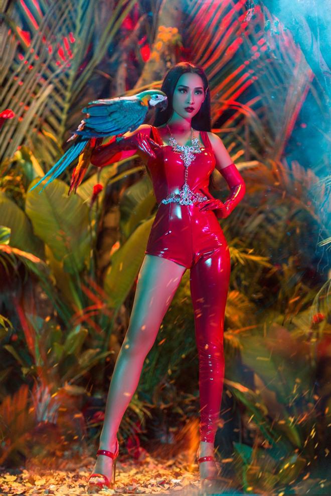 Diễn viên amp;#34;Hương Gaamp;#34; Hiếu Nguyễn cởi trần bên amp;#34;biểu tượng sexy làng mốtamp;#34; Quỳnh Thy - 10