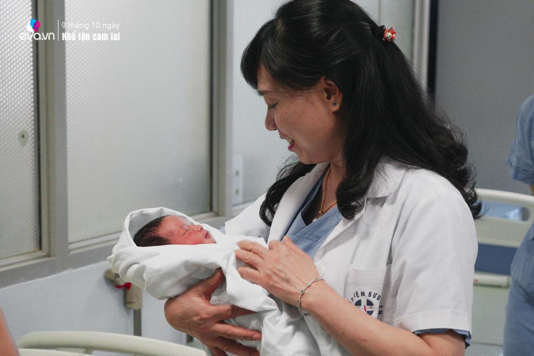 Người cha nghèo run run bế con lần đầu: Chấp nhận xa vợ cả năm, ngày gọi điện 3-4 lần - 7