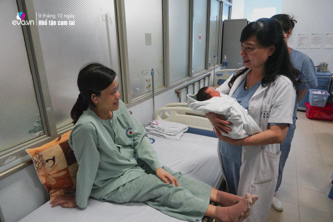 Người cha nghèo run run bế con lần đầu: Chấp nhận xa vợ cả năm, ngày gọi điện 3-4 lần - 8