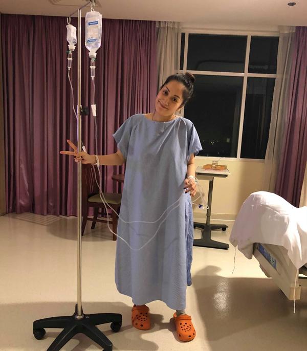 Khánh Thi nhăn nhó, rơi nước mắt tập đi sau ca đẻ mổ cấp cứu sớm 1,5 tháng - 1