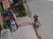 Tin tức - Thùng rác khóa vào cột, trộm bẻ khóa ăn cắp nhưng gia chủ bật cười vì điều bất ngờ