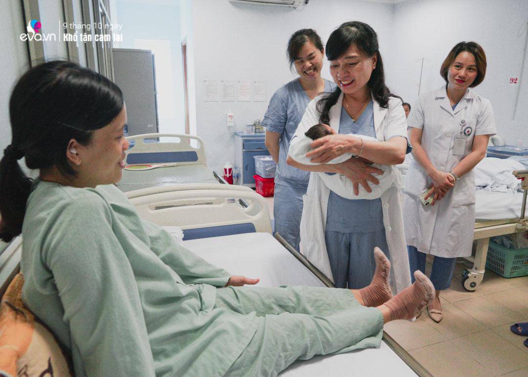 Người cha nghèo run run bế con lần đầu: Chấp nhận xa vợ cả năm, ngày gọi điện 3-4 lần - 2