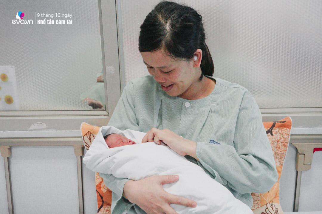 Người cha nghèo run run bế con lần đầu: Chấp nhận xa vợ cả năm, ngày gọi điện 3-4 lần - 6