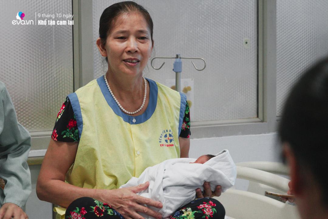 Người cha nghèo run run bế con lần đầu: Chấp nhận xa vợ cả năm, ngày gọi điện 3-4 lần - 4