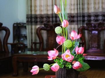 Ngắm trăm cách cắm hoa sen đẹp rạng ngời của anh chị em Việt