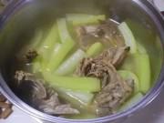 Sức khỏe - Người đàn ông nhập viện vì ăn món cả nhà chê đắng: 4 loại rau củ cẩn thận ngộ độc