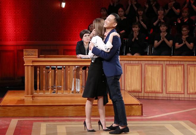 Giữa amp;#34;vụ kiệnamp;#34; của cha con Hữu Tiến, Hồng Vân khóc nấc kể lần giận bố bỏ nhà đi bụi - 4