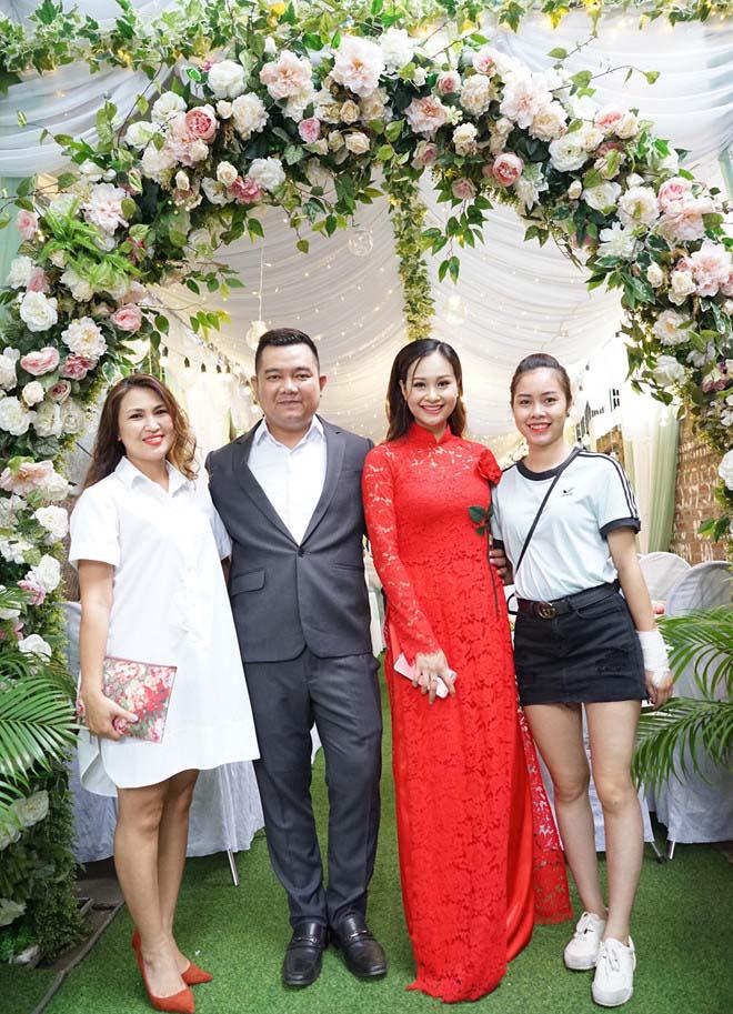 Học trò Đàm Vĩnh Hưng kết hôn với người quản lý sau 3 năm hẹn hò - 1