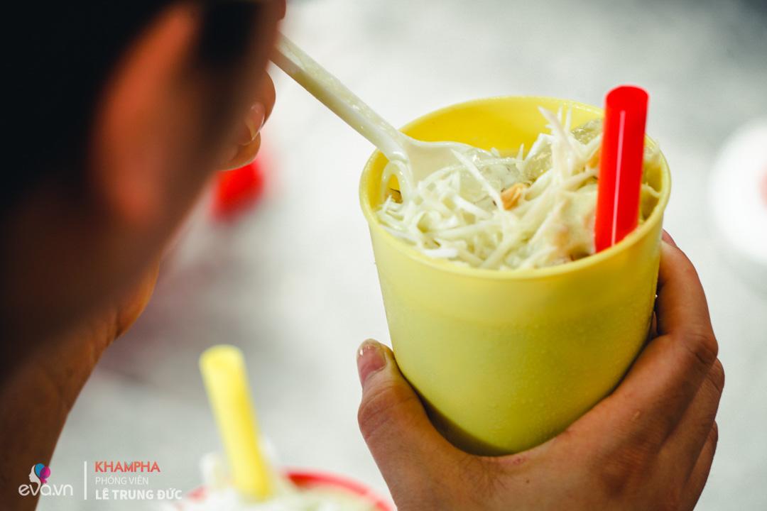 Quán nước mía trân châu đắt đỏ nhất Hà Nội vẫn nườm nượp khách, 2 ngày hết một xe mía - 12