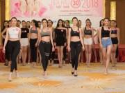 Thời trang - Hoa hậu Việt Nam 2018: Thí sinh khoe eo thon, chân dài miên man khi tập catwalk