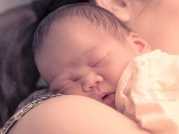 Mẹ Singapore chia sẻ kinh nghiệm từ thuê người giúp việc đến cho con bú trong lần đầu làm mẹ