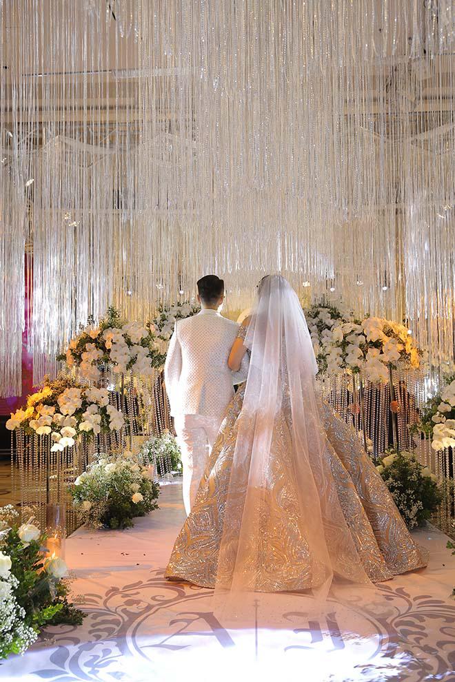 Đám cưới cổ tích của amp;#34;nam thầnamp;#34; chuyển giới Tú Lơ Khơ và nữ doanh nhân hơn 21 tuổi - 14