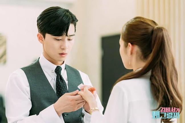 Hồi hộp vì được hôn Park Min Young, sếp amp;#34;cực phẩmamp;#34; gây ra tai nạn amp;#34;dở khóc dở cườiamp;#34; - 11