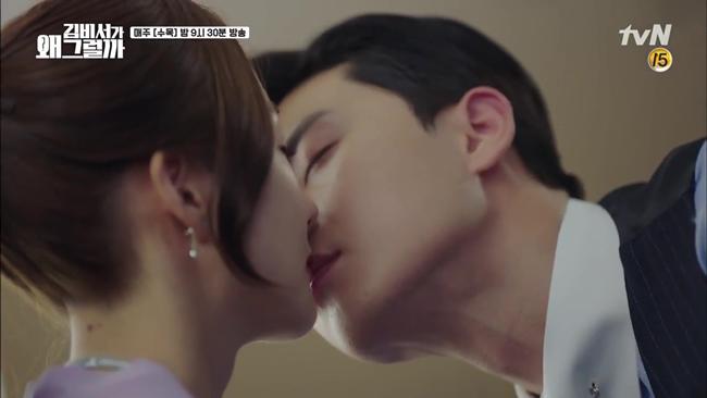 Hồi hộp vì được hôn Park Min Young, sếp amp;#34;cực phẩmamp;#34; gây ra tai nạn amp;#34;dở khóc dở cườiamp;#34; - 2