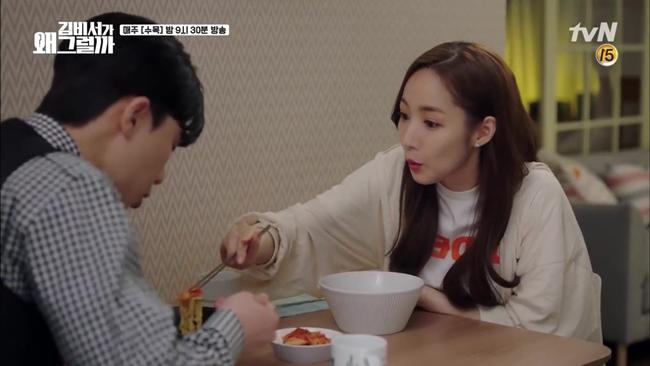 Hồi hộp vì được hôn Park Min Young, sếp amp;#34;cực phẩmamp;#34; gây ra tai nạn amp;#34;dở khóc dở cườiamp;#34; - 5