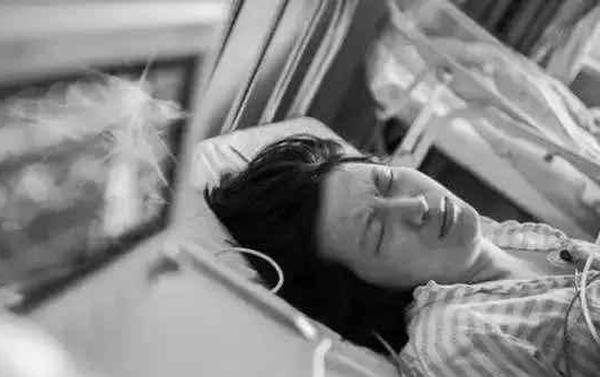 Sau sinh 2 giờ, mẹ đòi đi vệ sinh, bác sĩ khám rồi hô lớn: “Cấp cứu nhanh còn kịp” - 1