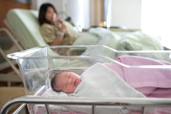 Sau sinh 2 giờ, mẹ đòi đi vệ sinh, bác sĩ khám rồi hô lớn: “Cấp cứu nhanh còn kịp” - 3