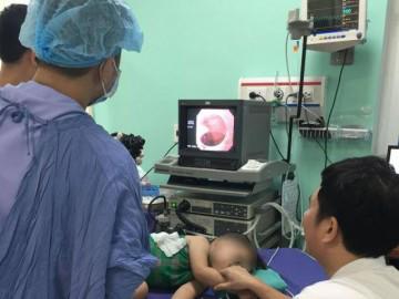 Con trai đi ngoài ra máu 20 ngày mẹ mới đưa đi khám và chết lặng khi biết kết quả